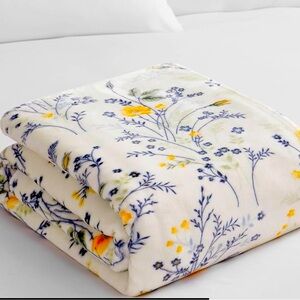 Lucky Brand Printed Floral Plush ULTRA Soft & Comfy Cozy Throw 50”x 70” NEW